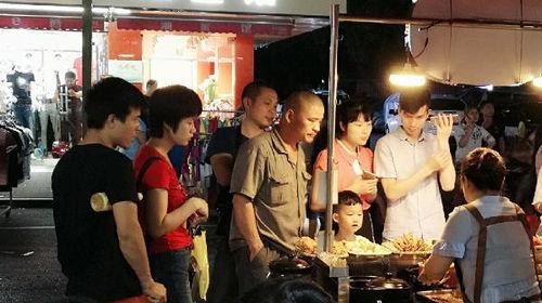 娱乐吃瓜酱摆摊视频大全,揭秘幕后故事，带你领略网红经济魅力